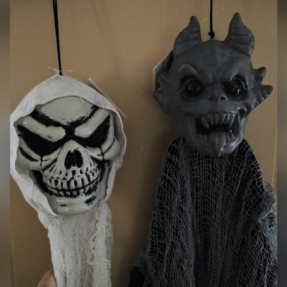 Poseable 4ft long reaper and gargoyle hanging decorations, NWT - Picture 3 of 5